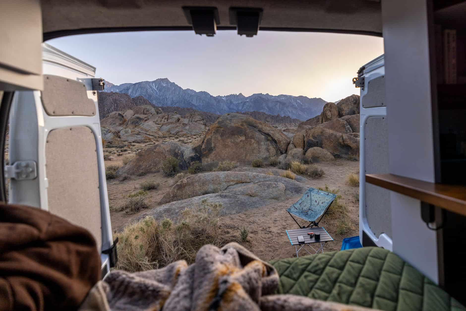 van camping nature solo