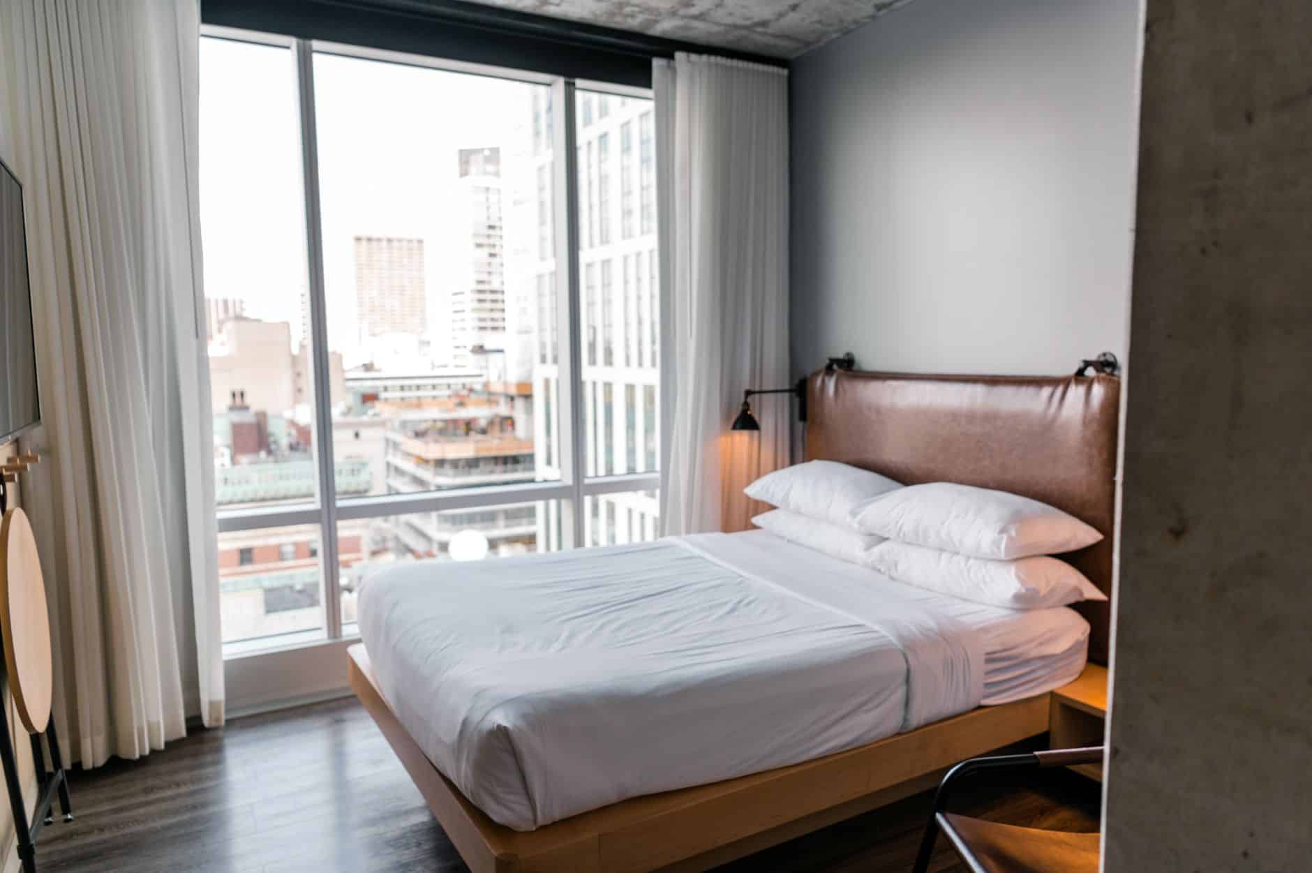 hotel vs airbnb comparison