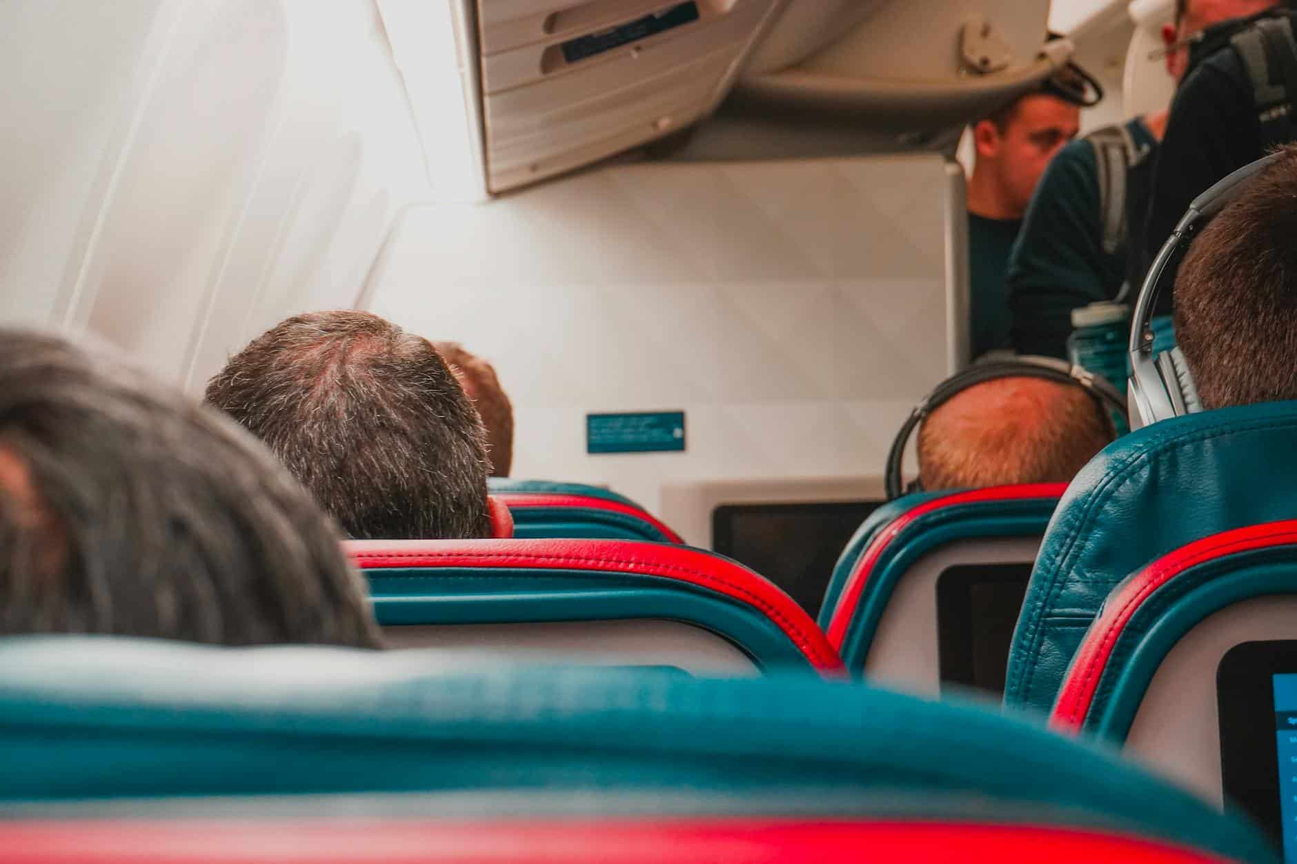 passenger airplane behavior
