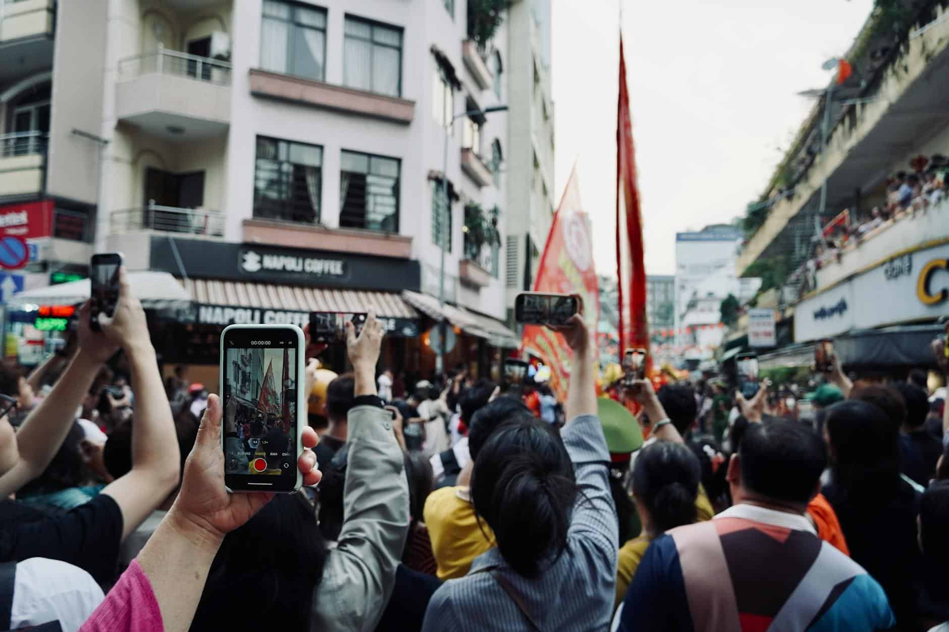 overtourism crowd city streets