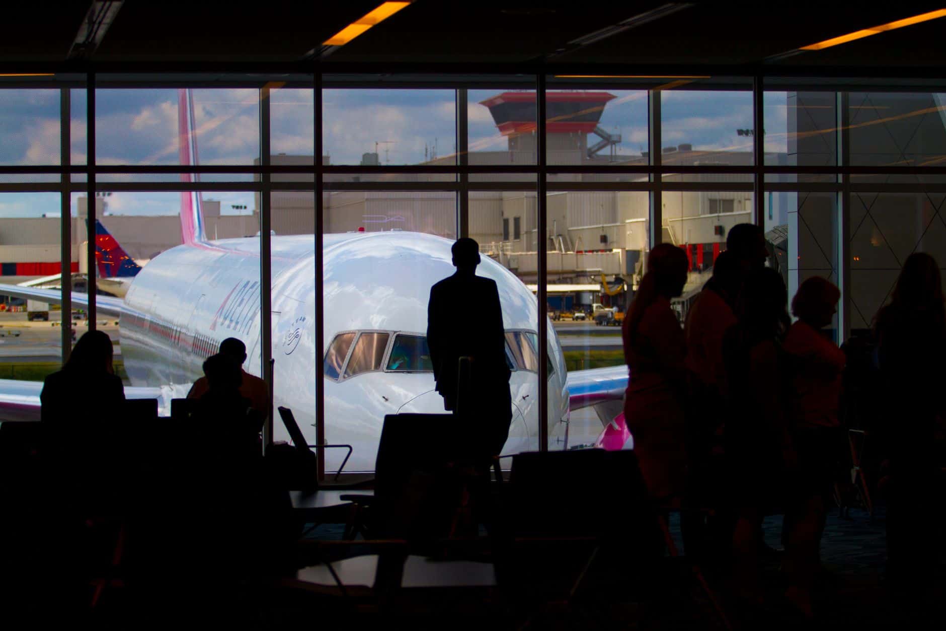 airline gate departure airport