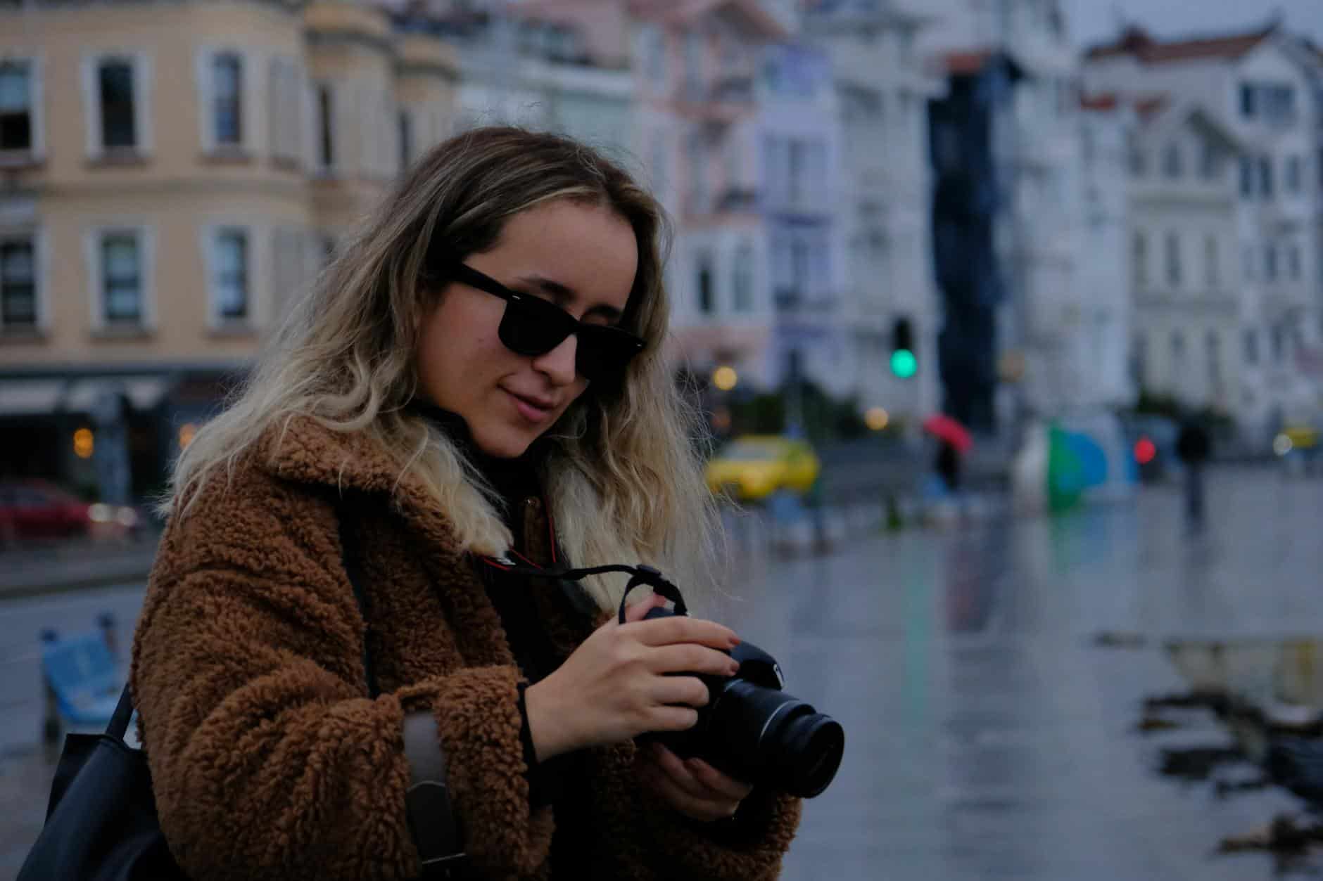 influencer photographing destination