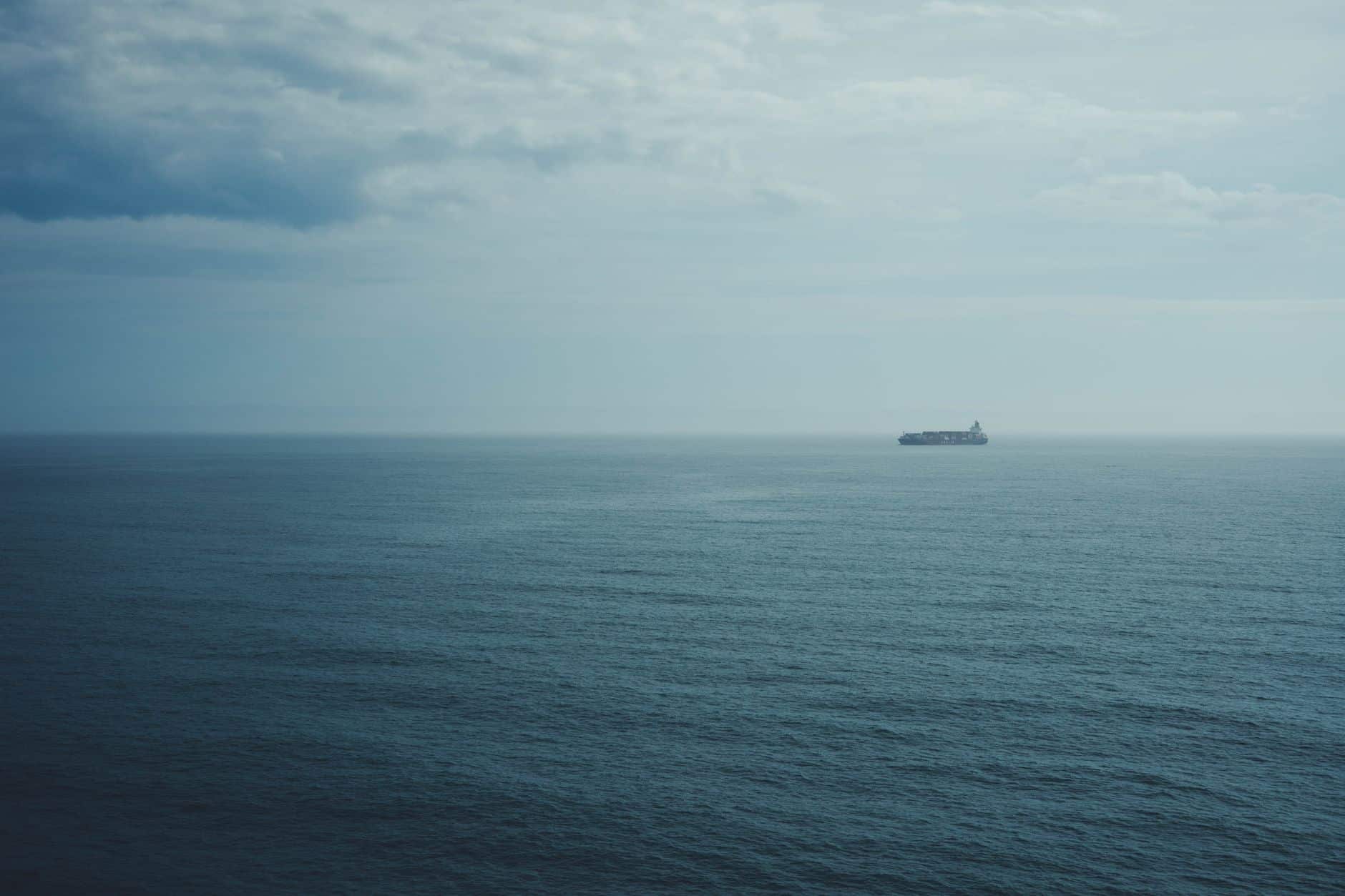 ocean water horizon isolation