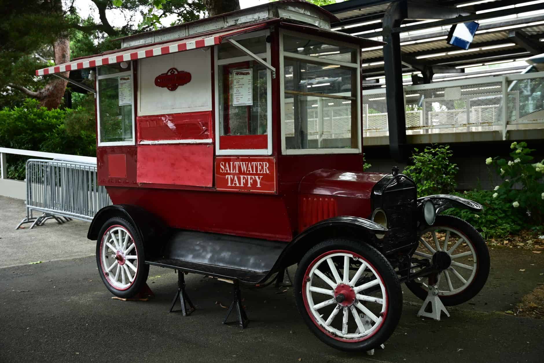 theme park food cart