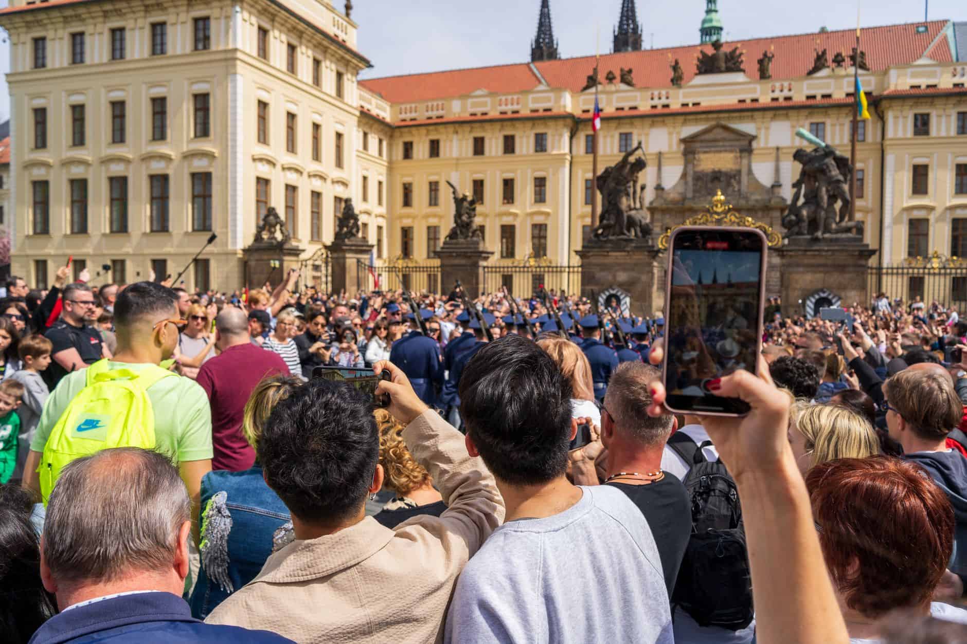 tourist landmark crowd photo