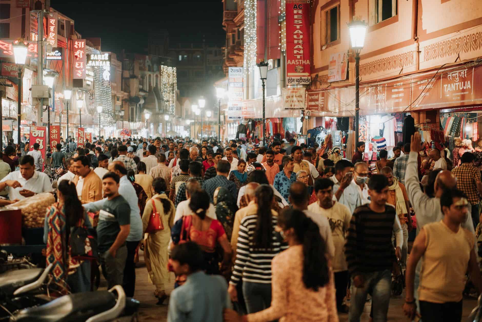 tourist trap city crowd