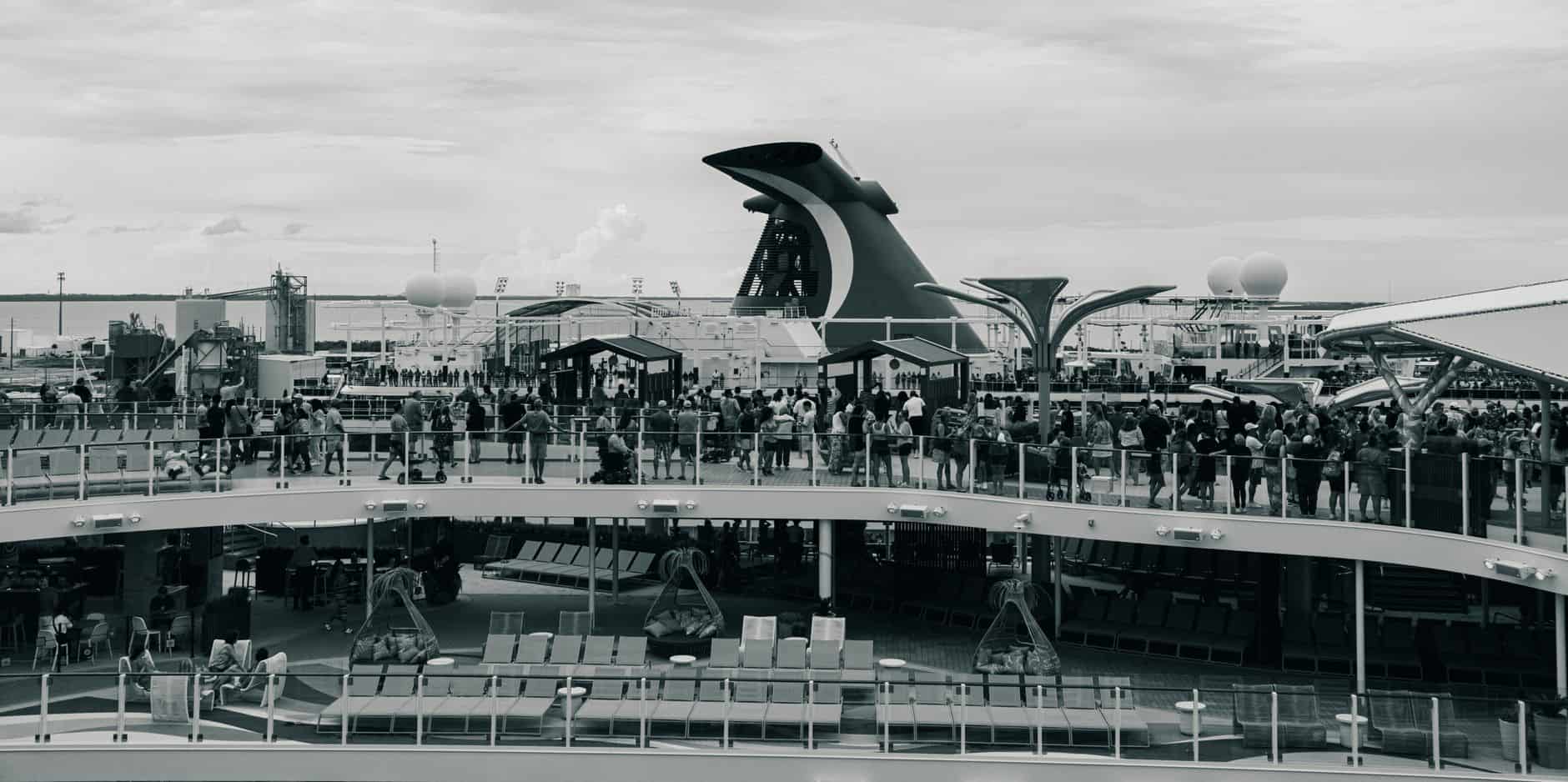 crowd buffet cruise ship