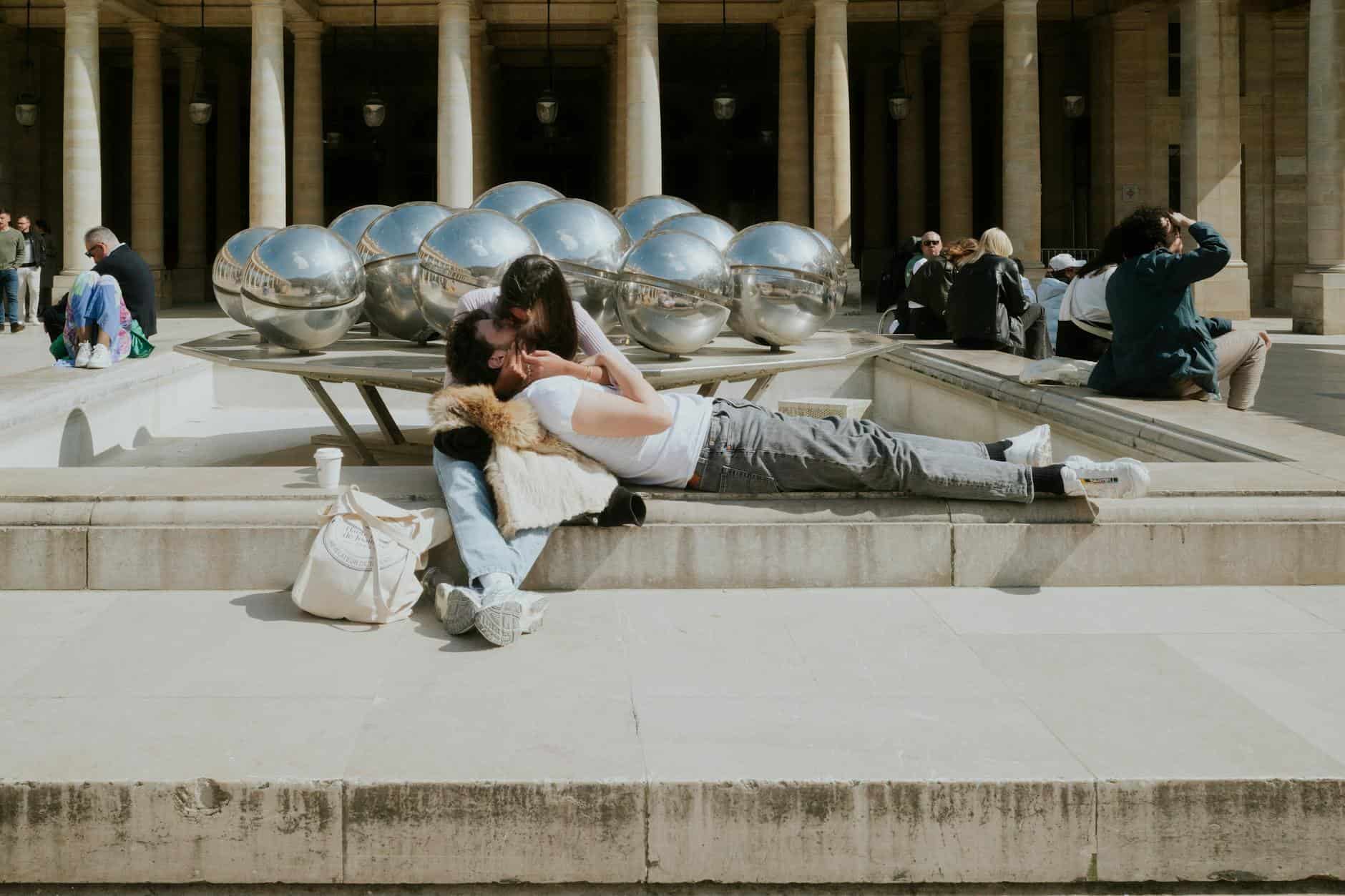 Paris romantic couple
