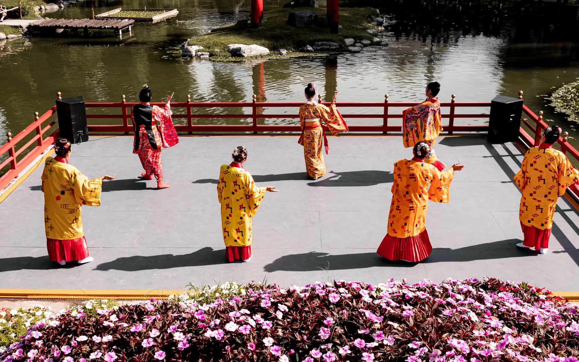 staged authentic culture tourism