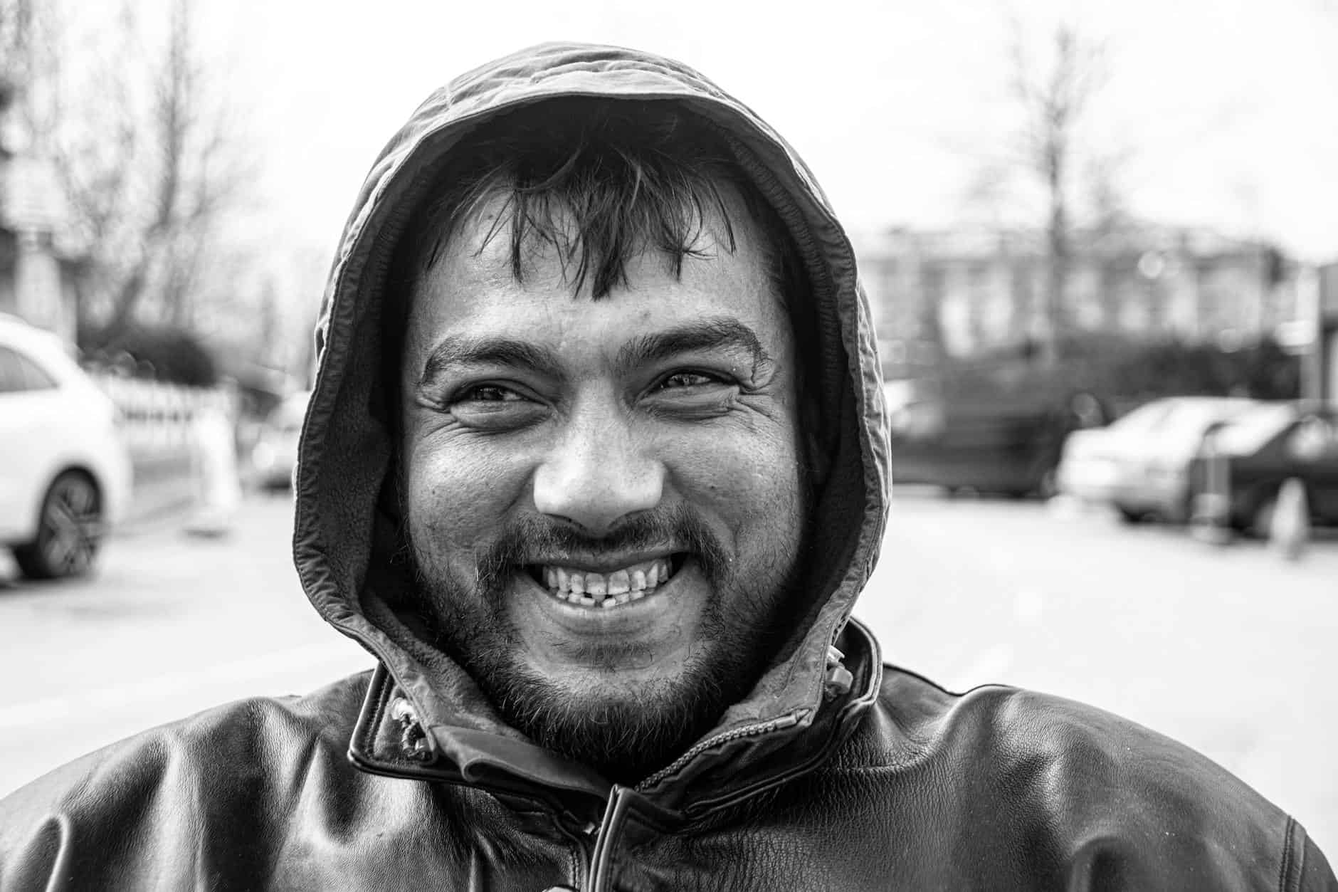 friendly smile strangers