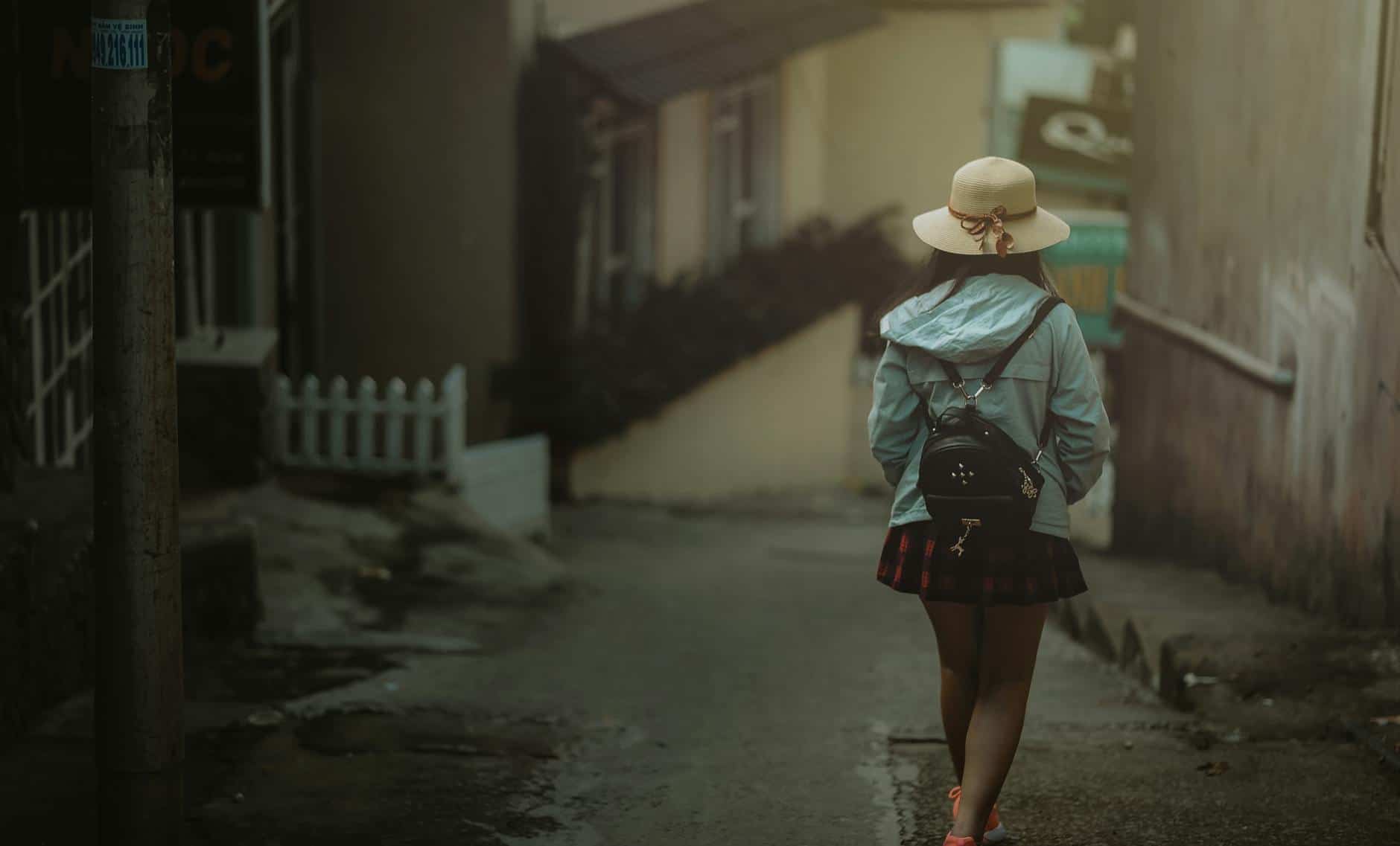 solo quiet person group travel