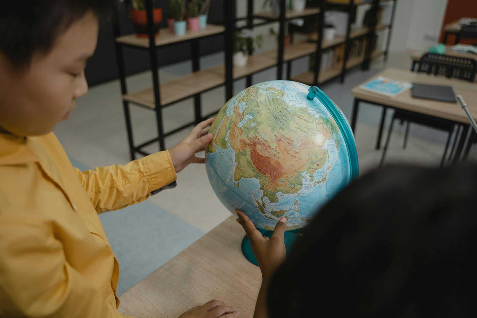children learning travel world