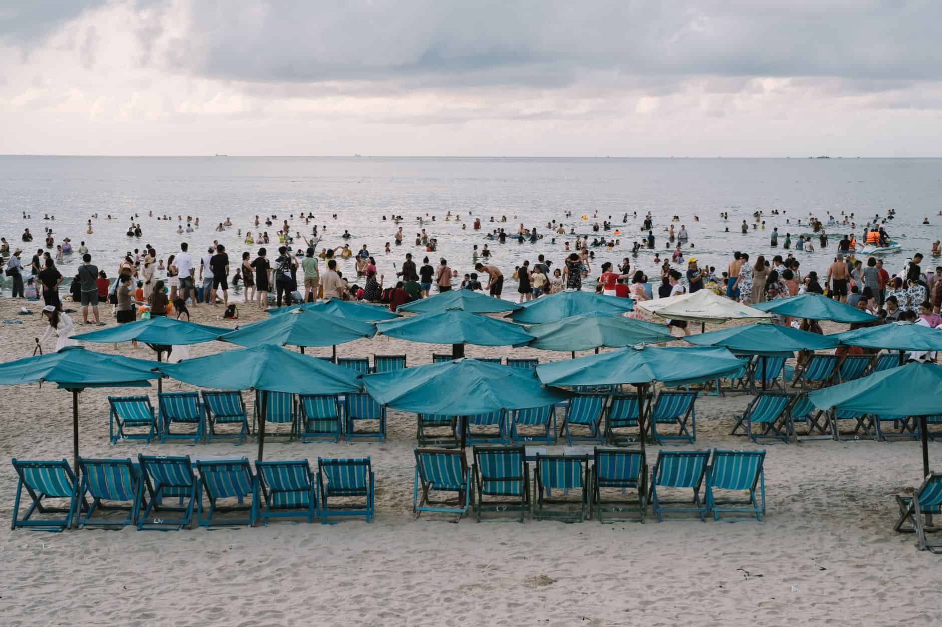 beach crowd summer