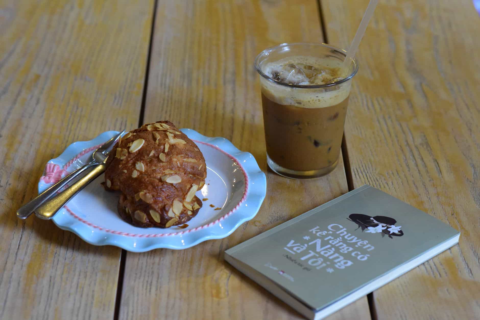 cafe reading morning