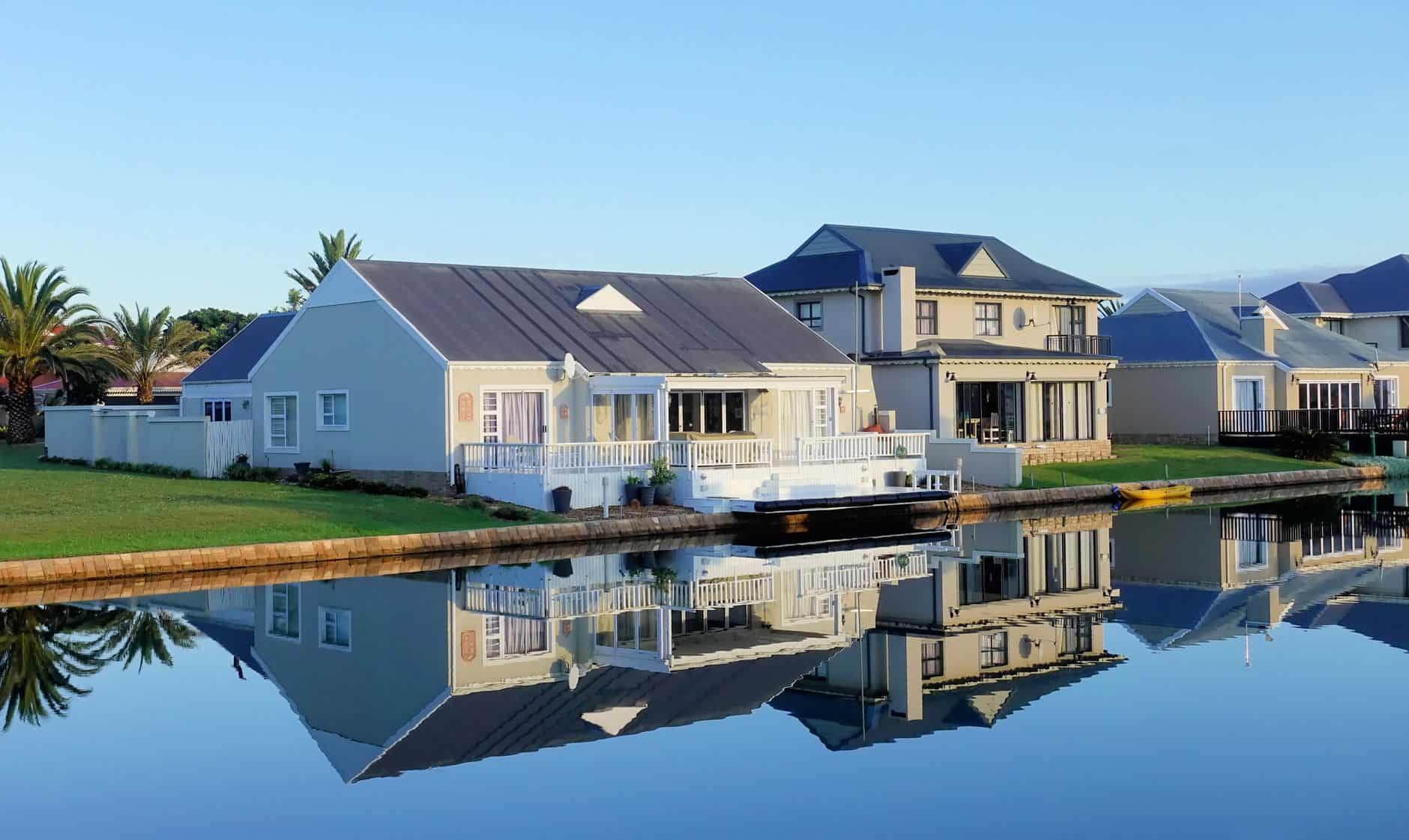 lake house property