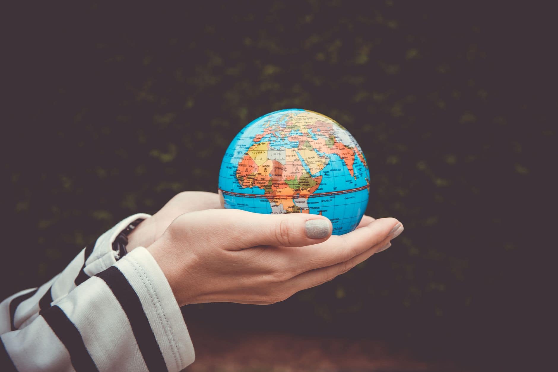 responsible travel discovery – photo by Puwadon Sang-ngern on Pexels