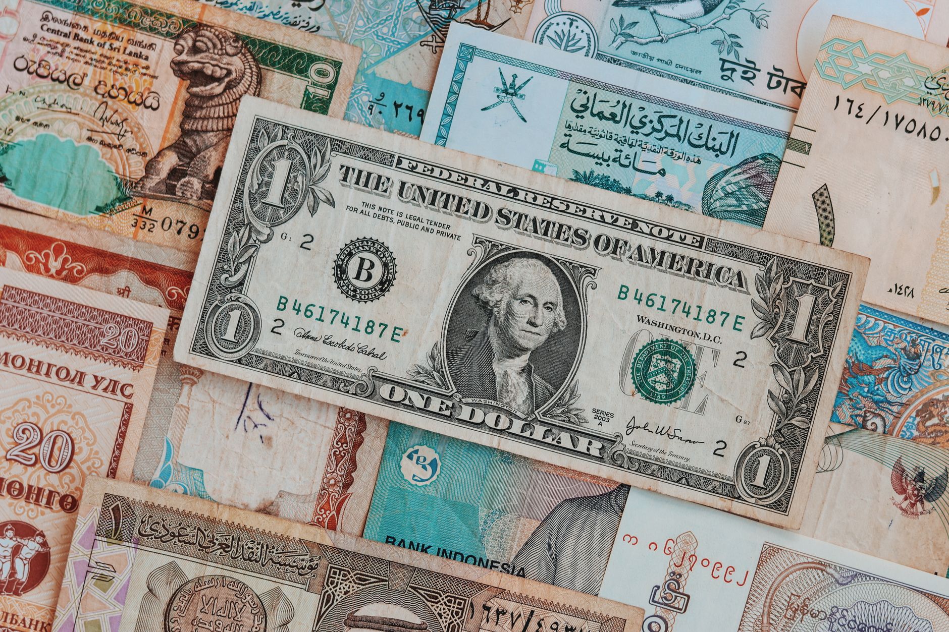 Currency exchange and cash at airport