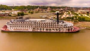 Dubuque Iowa Mississippi River bluffs town