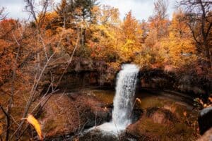Minneapolis fall autumn foliage lakes