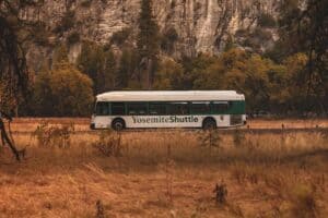 Sedona shuttle bus transporting tourists to trailheads