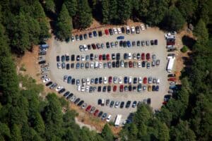 Full parking lot at a popular trailhead