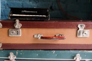 Traveler suitcase home return