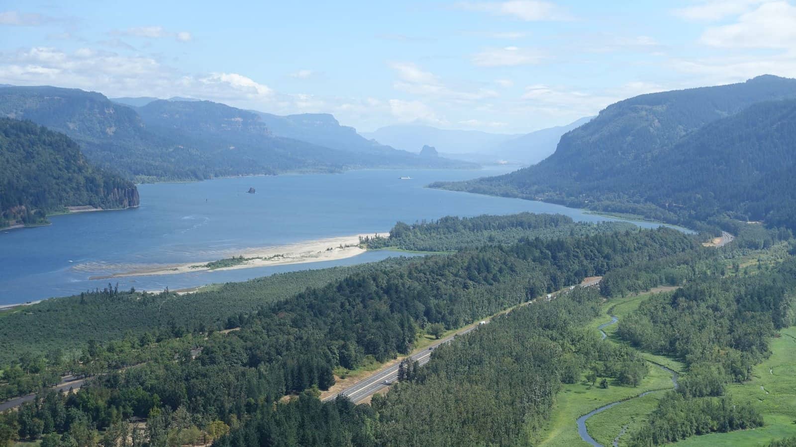 The Columbia River Gorge Runs 80 Miles Between Oregon and Washington — Here’s What Changes From One Bank to the Other