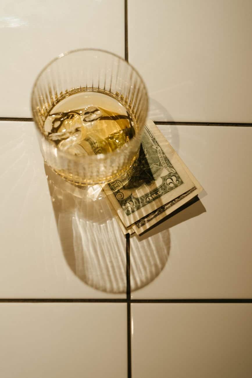 tipping psychology travel scene