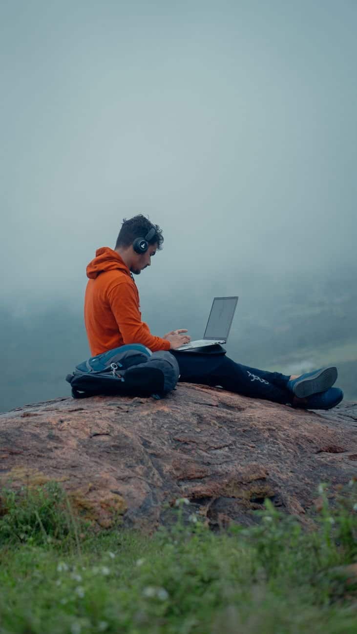 digital nomads travel scene