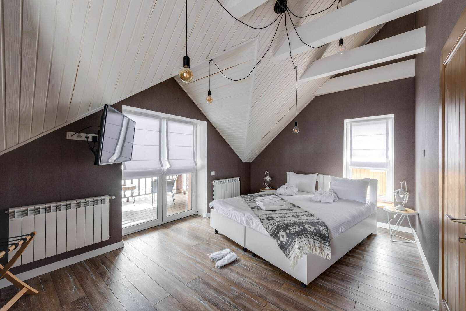 I Tracked 200 Airbnb Listings in 10 US Cities — Here’s When You’re Being Overcharged and By How Much