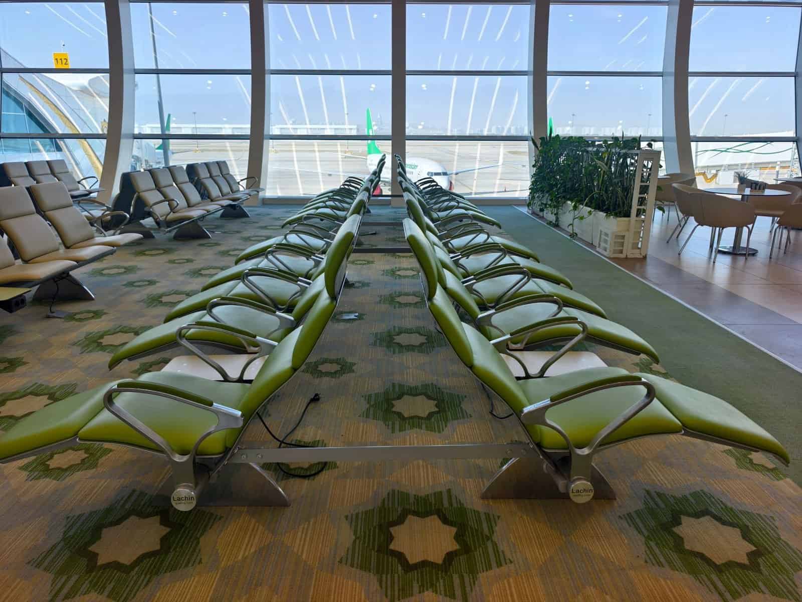 I Tested Every Airport Lounge Hack That’s Currently Going Around — Here’s What Actually Works